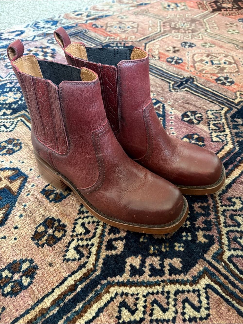 Frye Campus Chelsea Boots size 8